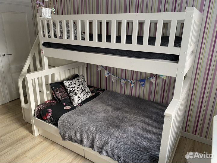 Двухъярусная кровать бу с матрасами