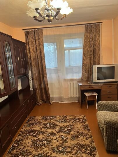 2-к. квартира, 42 м², 3/3 эт.