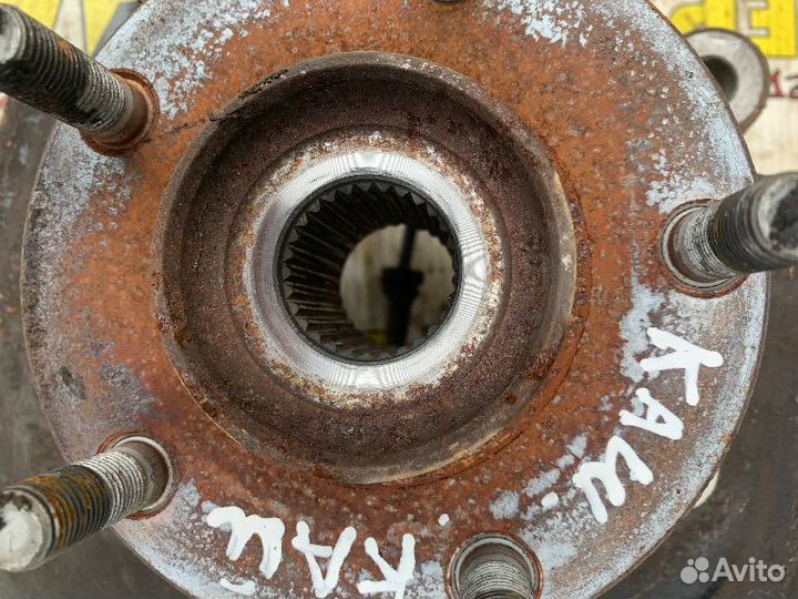 Кулак поворотный левый Nissan Qashqai 1 поколение