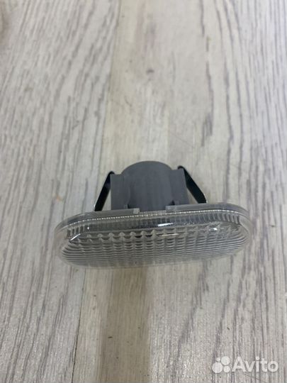 Повторитель поворотника в Крыло в Зеркало Renault