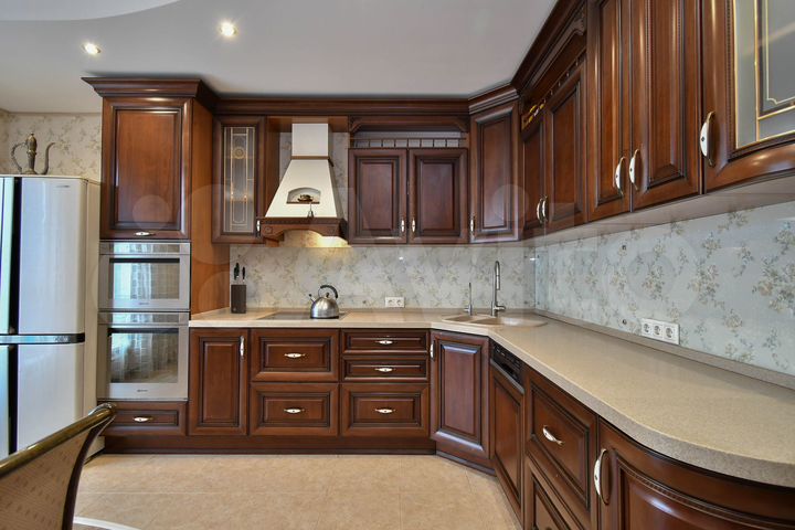 3-к. квартира, 117 м², 4/10 эт.