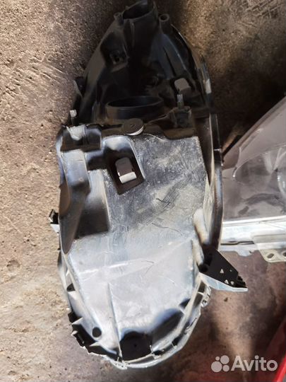 Фара правая Nissan micra k12 разбитая