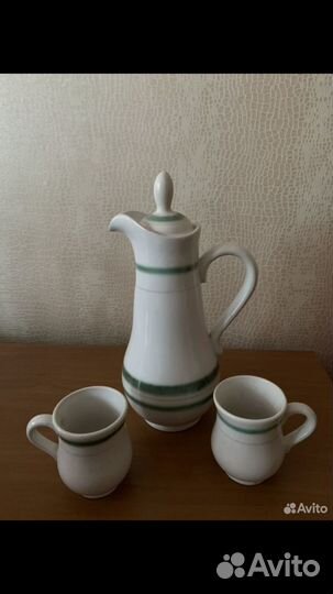 Кувшин с кружками