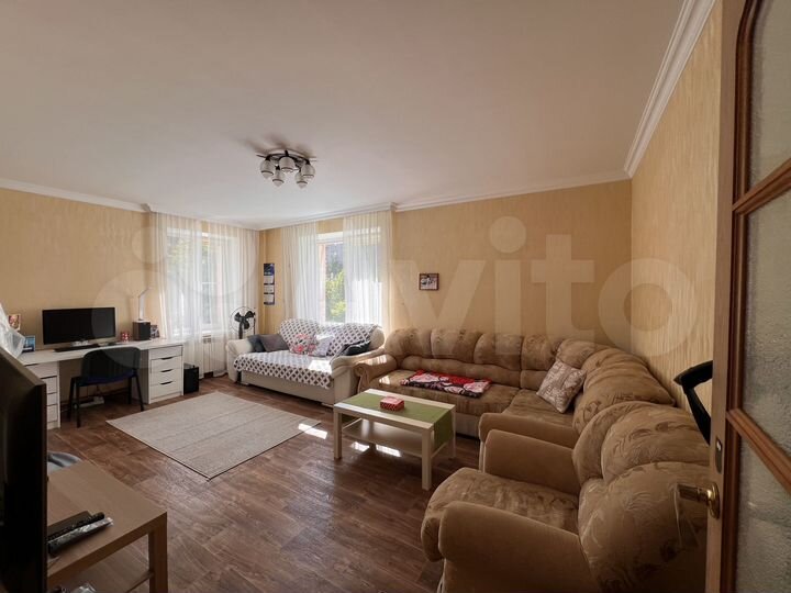 2-к. квартира, 71 м², 1/10 эт.