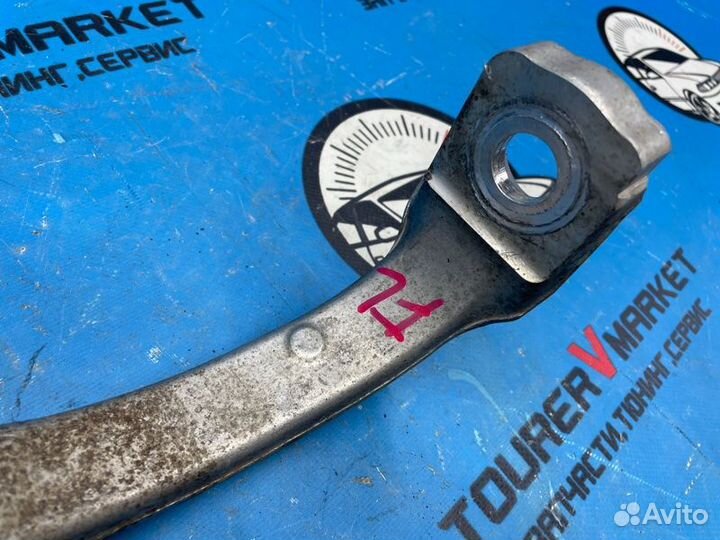 Ступица передняя левая Mercedes-Benz C-Class