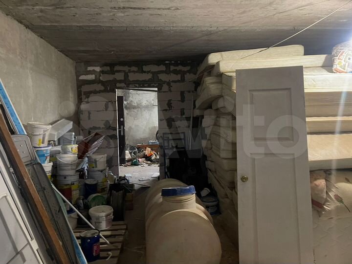 2-к. квартира, 65 м², 1/3 эт.