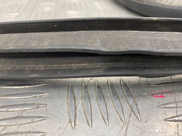 Б/У уплотнительная резинка дверного проема