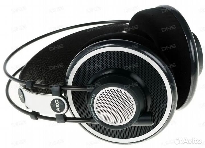 AKG K702