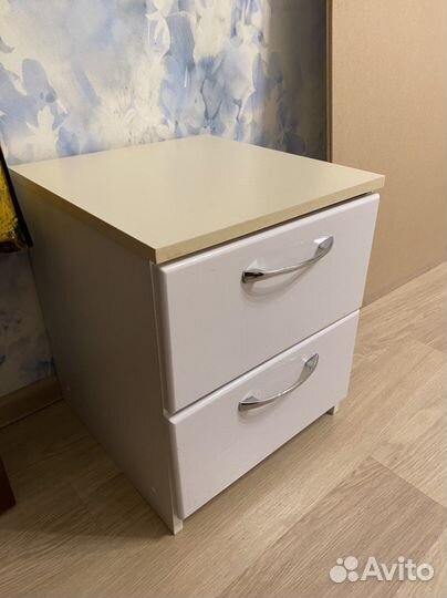 Тумба прикроватная