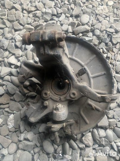 Правый передний поворотный кулак octavia A5