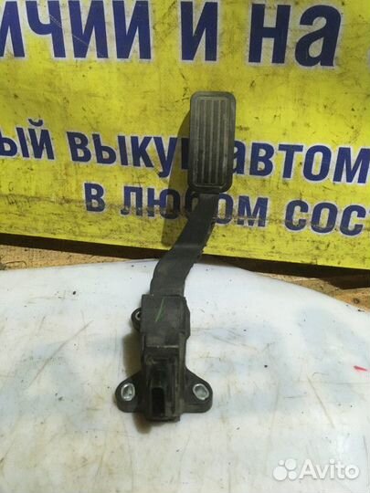 Педаль газа Toyota Yaris
