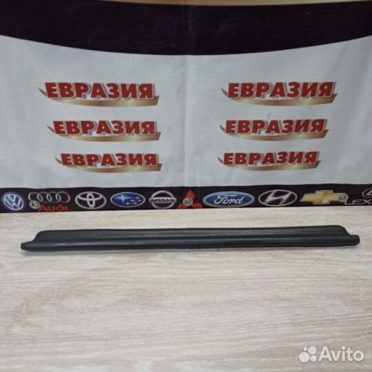 Накладка на порог передняя правая Toyota Duet