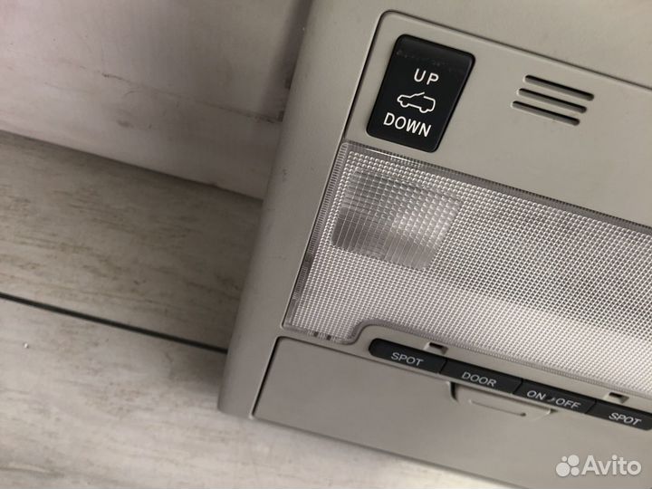 Toyota Land Cruiser 200 Плафон салонный