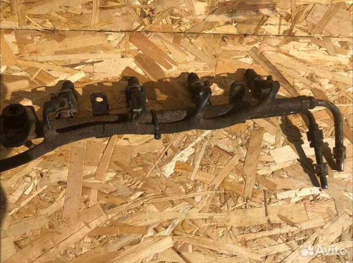 Рейка топливная (рампа) с форсунками Daewoo Nexia