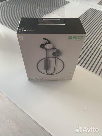 Беспроводные наушники AKG N200