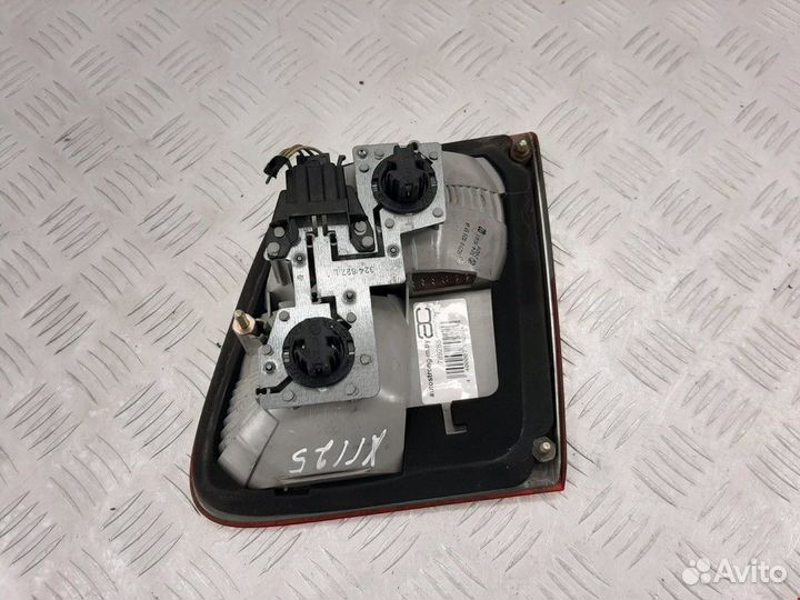 Фонарь крышки багажника левый Mercedes-Benz