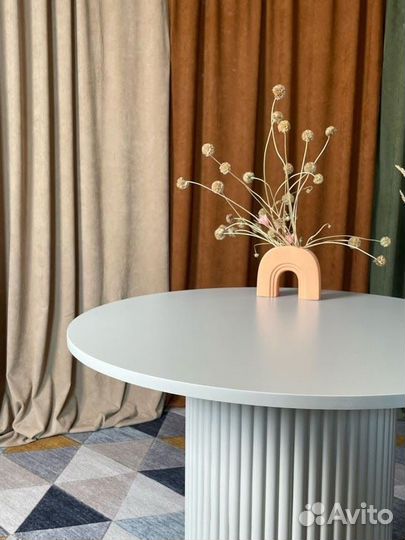 Стол обеденный