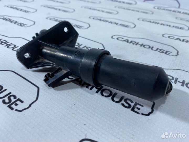 Форсунка омывателя фар левая Volkswagen Passat Cc