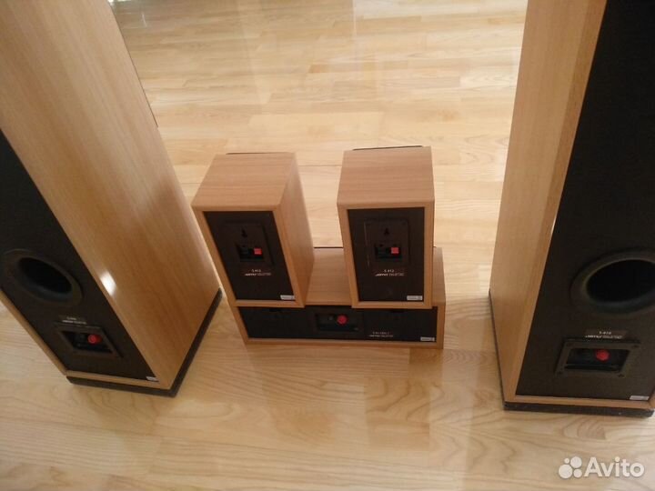 Акустическая система Jamo. Колонки