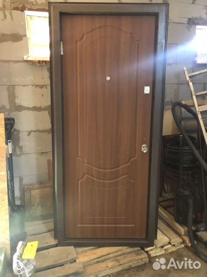 Дверь входная новая