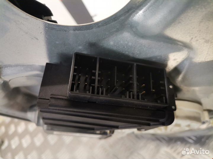 Стеклоподъемник передний правый seat Cordoba 2