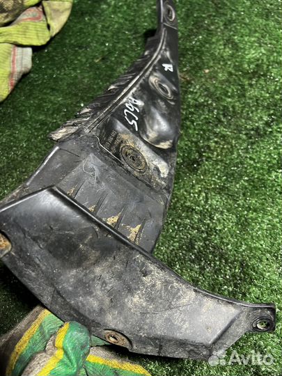 Направляющая заднего бампера правая Audi A6 C5