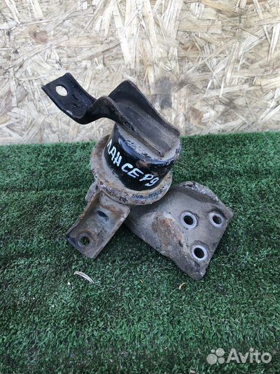 Опора двигателя Mitsubishi lancer 9 1.6