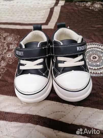 Кеды, кроссовки, пинетки для малыша