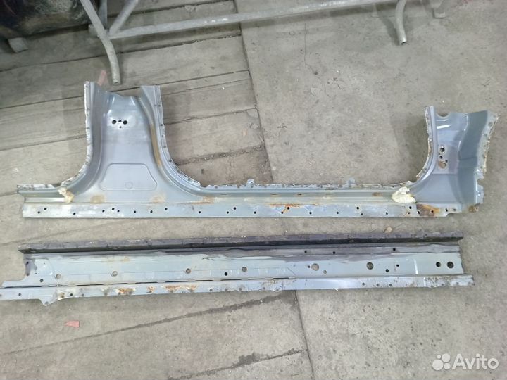 Порог левый Toyota Land Cruiser 200