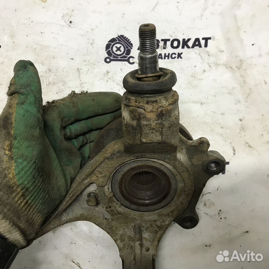 Поворотный кулак левый Пежо 307