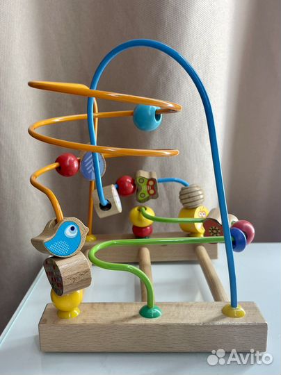 Яркий деревянный лабиринт