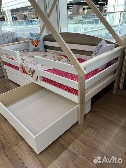 Кровать-домик детский (массив) 180х80