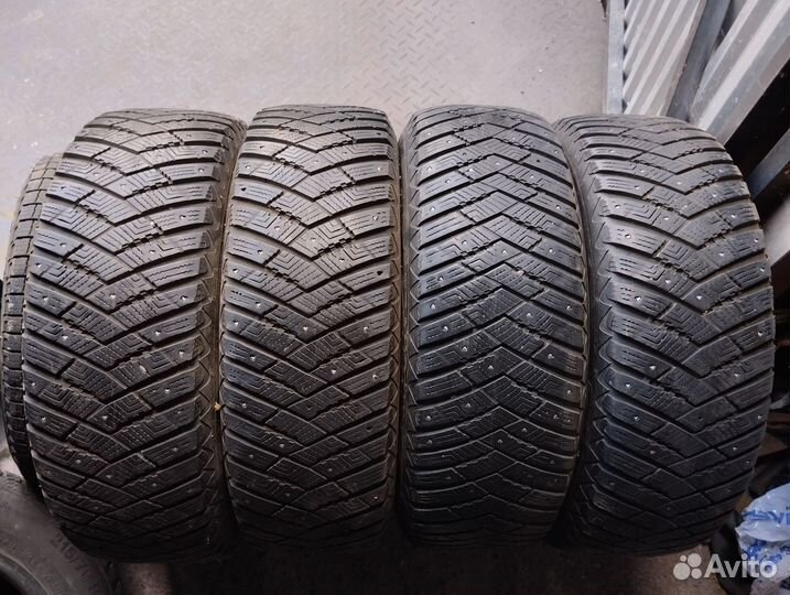 Goodyear EfficientGrip SUV 4x4 235/65 R17