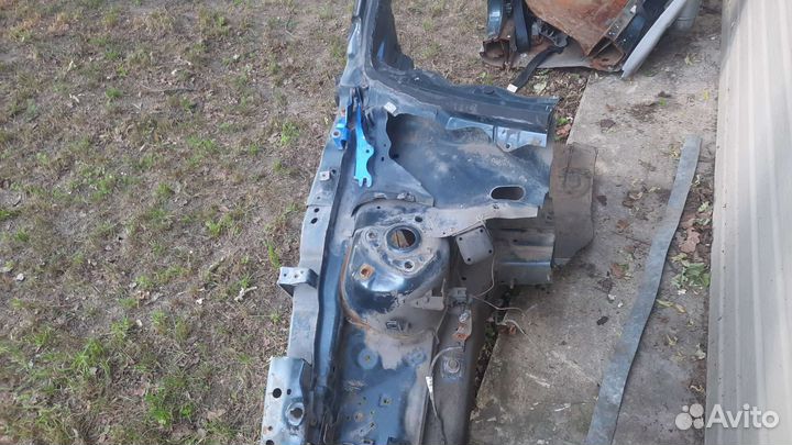 Средняя часть Mazda 3 BK. Распилена