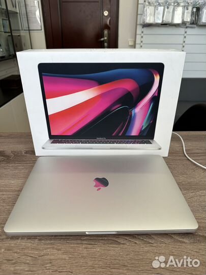 MacBook Pro 13 2020 m1 8/256gb