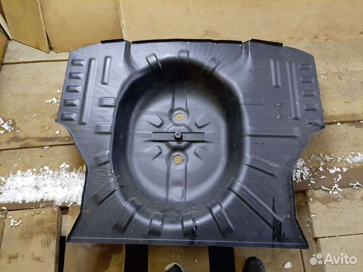 Ниша запасного колеса