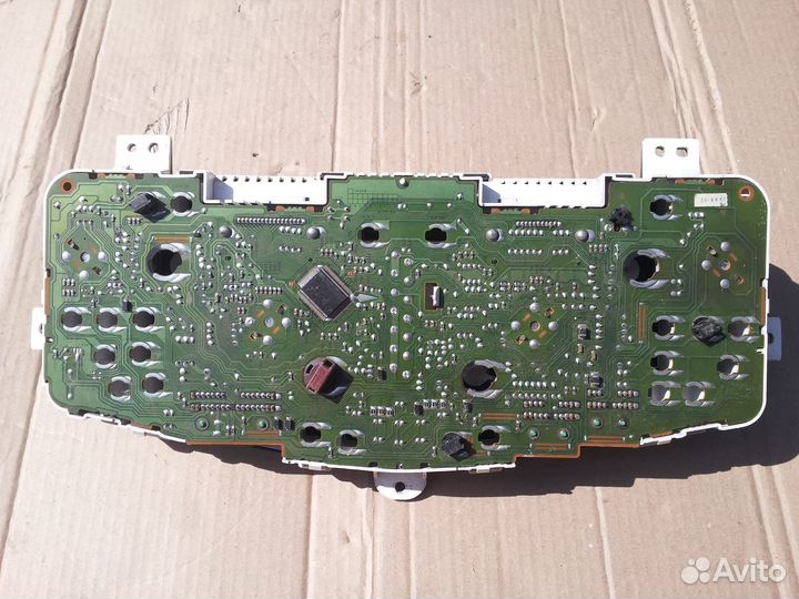 Щиток приборов Subaru legacy (на запчасти)