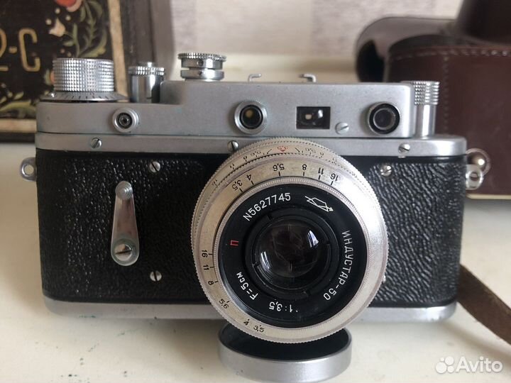 Плёночный фотоаппарат Зоркий 2