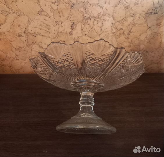 Ваза для фруктов на ножке стекло