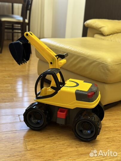 Большой экскаватор Lena