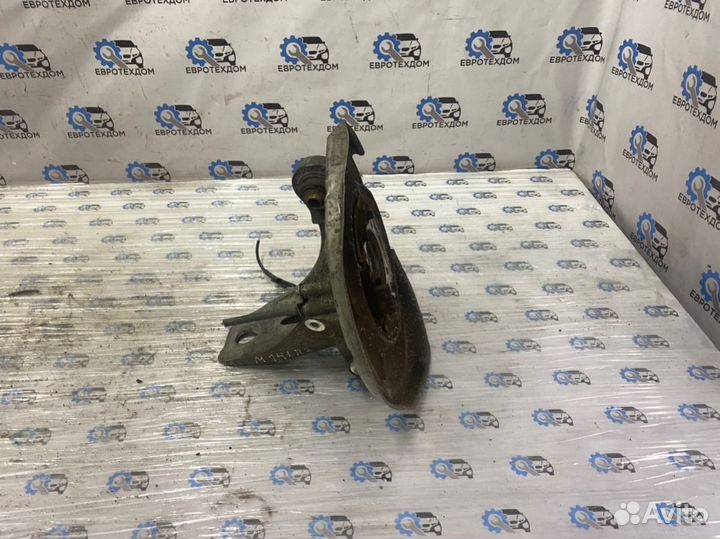 Кулак задний Bmw 520D E61 M57N2 2006