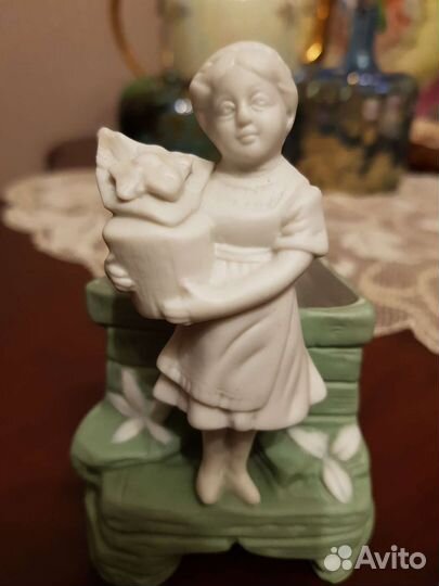 Бисквитный фарфор карандашница