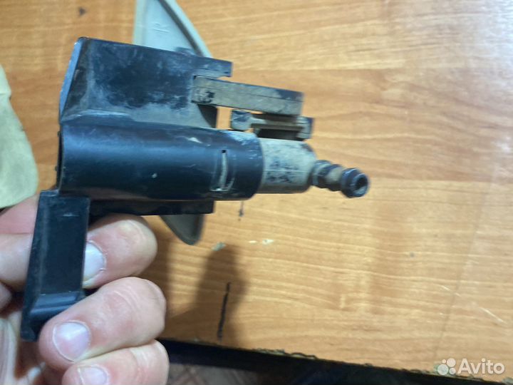 Toyota corolla 150 форсунка омывателя фары правая