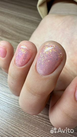 Модель на маникюр