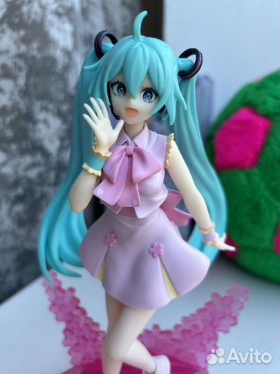 Аниме Фигурка Хатсуне Мику весна оригинал