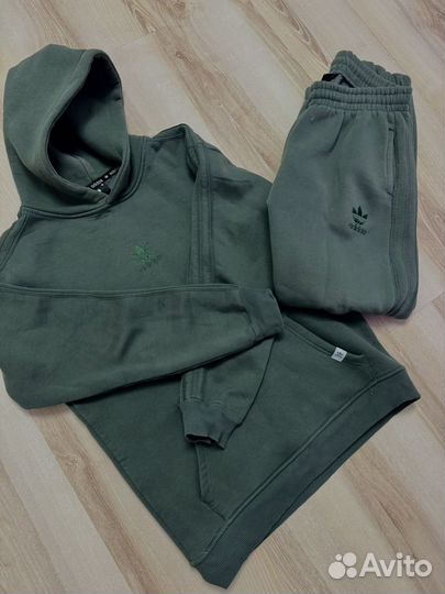 Спортивный костюм adidas