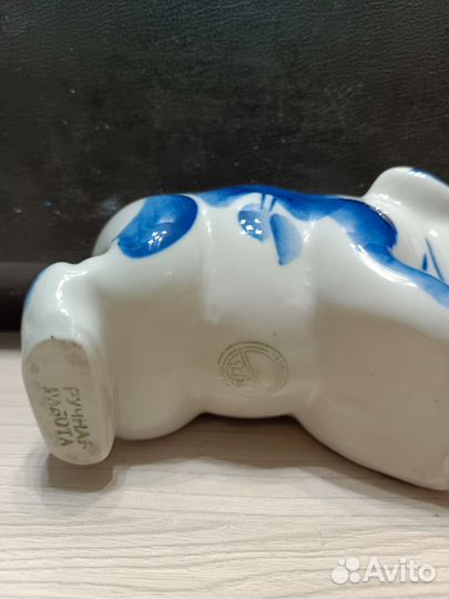 Фигурка свиньи Гжель