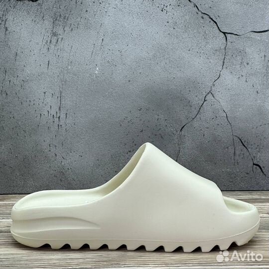 Сабо унисекс Adidas Yeezy Slides 'Bone'