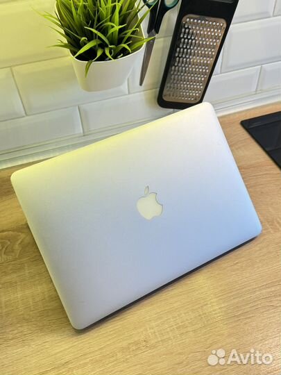 MacBook Air 13 батарея 87%