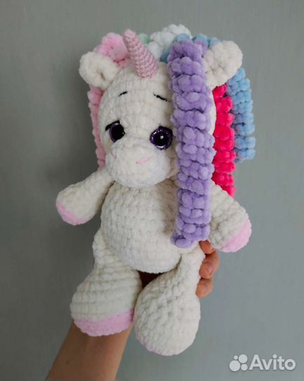 Вязаная игрушка Единорог. Плюшевая пряжа